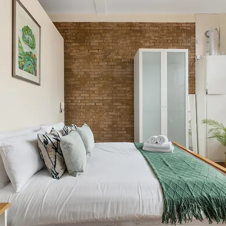 Parea Living - Spacious 3 Bed Flat, Canary Wharf Views With Parking